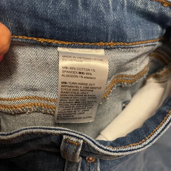 Chicos High Rise Wide Leg Crop Jeans, 18p - Picture 4 of 4